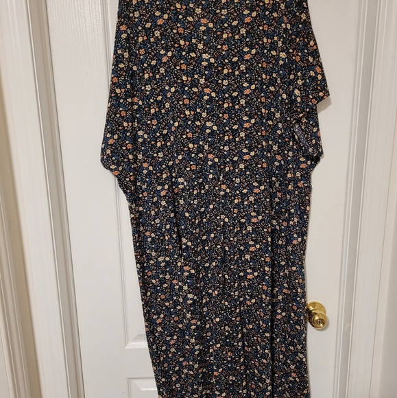 (4X) Black Dress with Pink Flowers - Picture 2 of 4